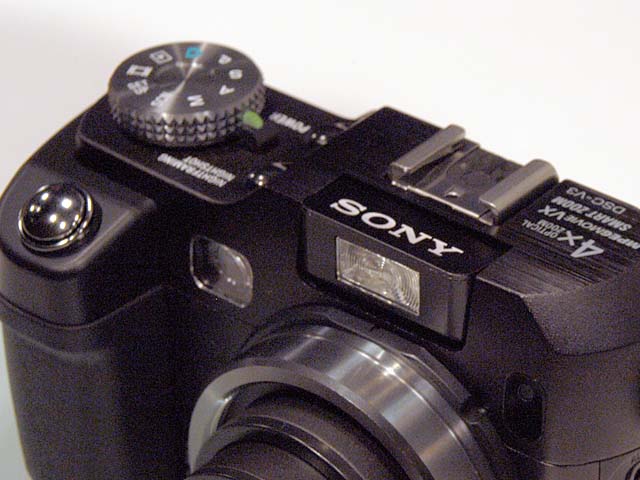 ソニー、720万画素になったVシリーズ「サイバーショットV3」