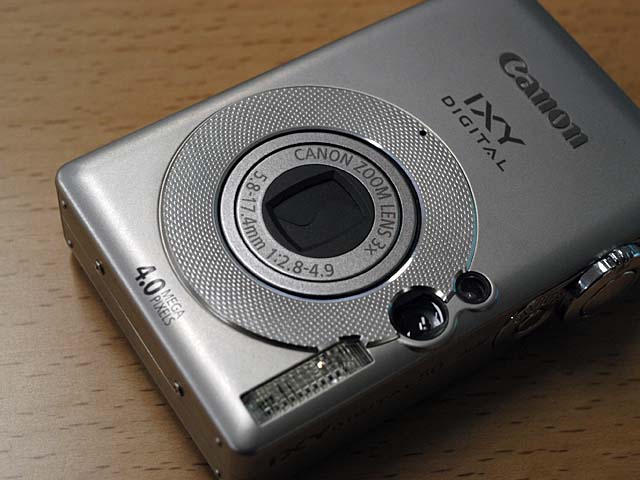 キヤノン、薄型ボディと大型液晶の「IXY DIGITAL 50/40」