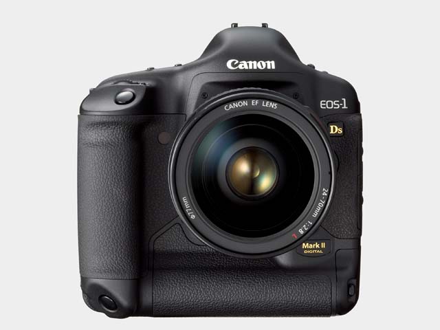キヤノン、1,670万画素フル35mmデジタル一眼レフ「EOS-1Ds Mark II」