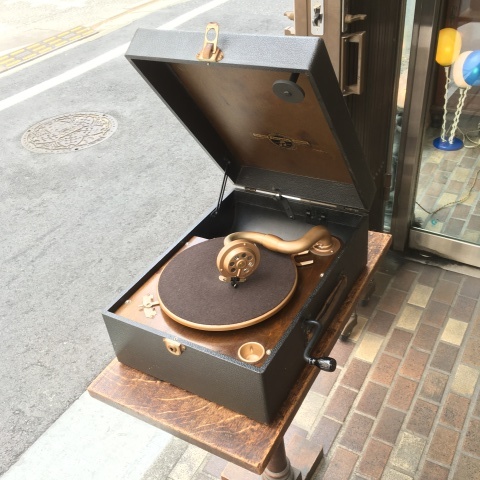 英Columbiaのポータブル蓄音機 : シェルマン アートワークス 蓄音機blog