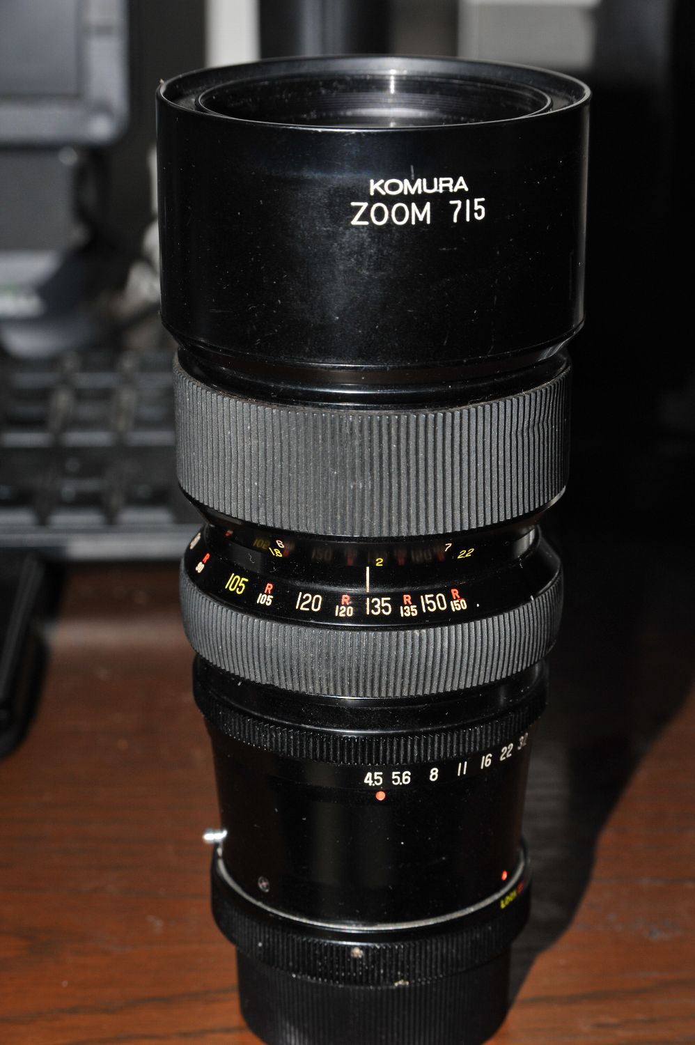 スーパーコムラー UNI オートズーム 75-150mm F4.5 くびれたレンズ