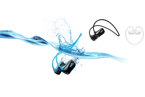 SonyEU】 ついに水中での使用が可能に！ヘッドホン一体型”ウォークマン