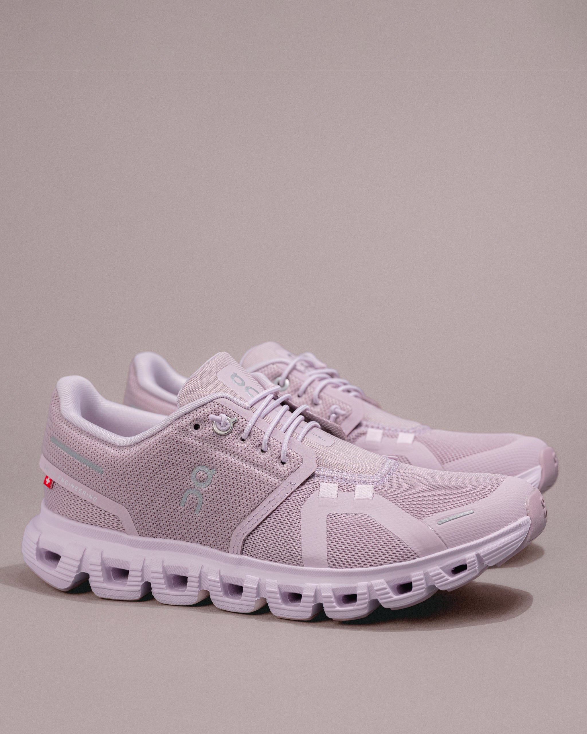 On Cloud 6 Women's Sneaker in Mauve Orchid – Lightweight Comfort