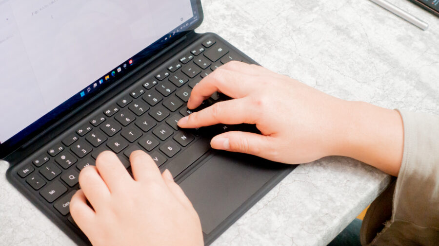 HUAWEI MateBooK E レビュー。薄型軽量で有機EL搭載、仕事にも勉強にも