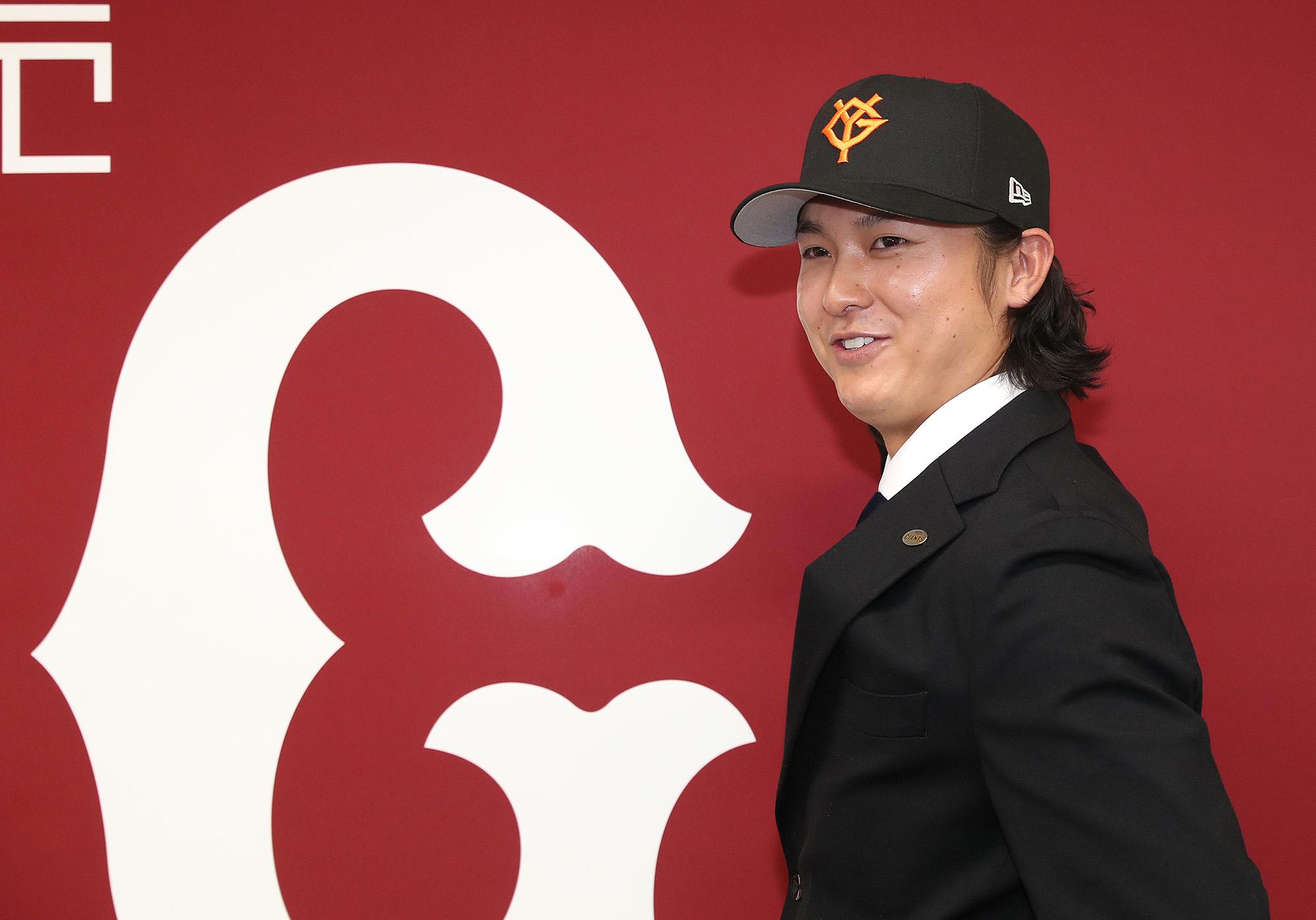 田中瑛斗投手が入団会見「心機一転、日本一に」 | 読売ジャイアンツ