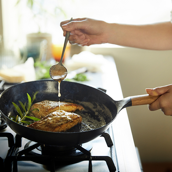 バーミキュラ フライパン 26cm オーク/専用フタ付きのギフト通販