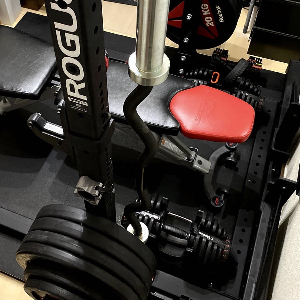 ROGUE のスクワットスタンドとバーベルシャフトを輸入してホームジムを