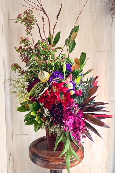 オシャレでゴージャスなデザインの豪華フラワーアレンジメント