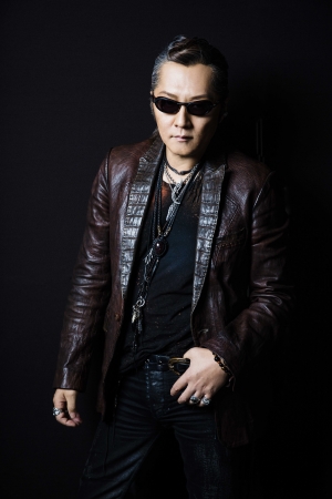 石井竜也自身が監督を務めた映画2作品、米米CLUBでのデビューから30年