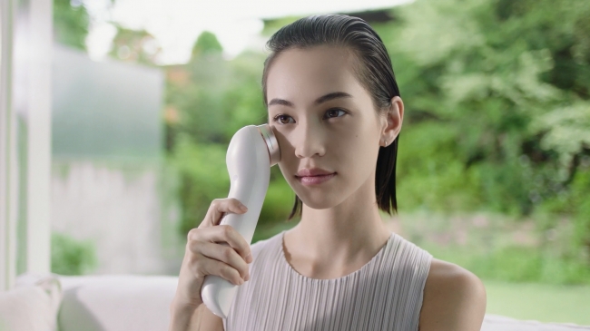 美しく洗練された水原希子さんの”オトナ”な表情に注目