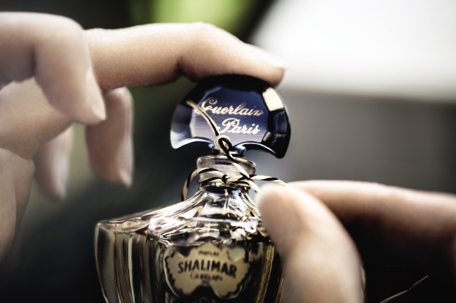 ゲラン 90年以上愛される伝説の名香「シャリマー」より“オレンジの