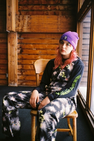 X-girl(エックスガール) とBURTON(バートン) によるコラボレーションが