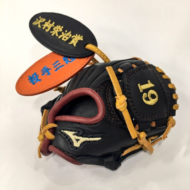 菅野智之投手「沢村栄治賞受賞&投手三冠達成」記念グッズを発売 | 株式