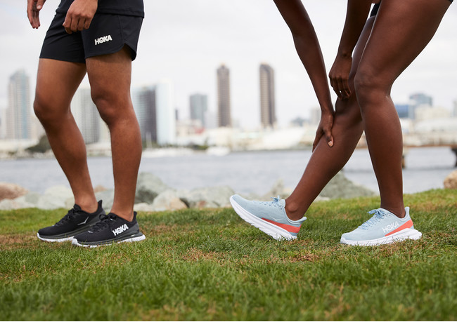 HOKA ONE ONE から、ロードモデル「MACH」を全面刷新した柔らかく
