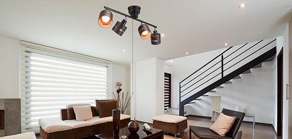 天井から木のセードが北欧モダンなやさしい雰囲気を演出します。お好き