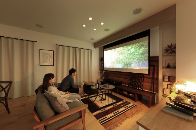 5.1chサラウンドスピーカを全棟標準採用したシアターリビング『MIRAI