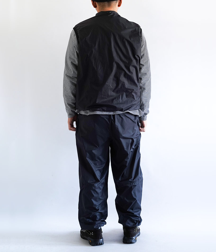 DAIWA PIER 39 TECH REVERSIBLE WIND SHIELD VEST [BLACK] - Fresh