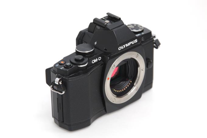 OM-D E-M5 レンズキット シャッター回数 約21100回以下 E061-2P1