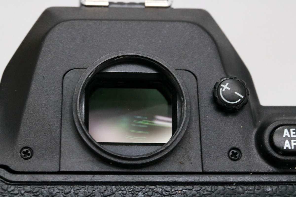 F100 ボディ＋MB-15（F100用バッテリーグリップ） CA01-M3904-3V1C