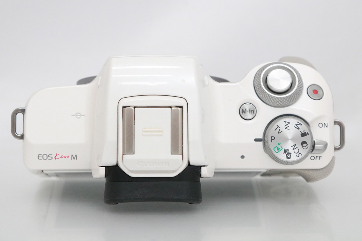 W*す様 Canon EOS Kiss M2 ホワイト 付属レンズ2本 CANON EOS Kiss M2