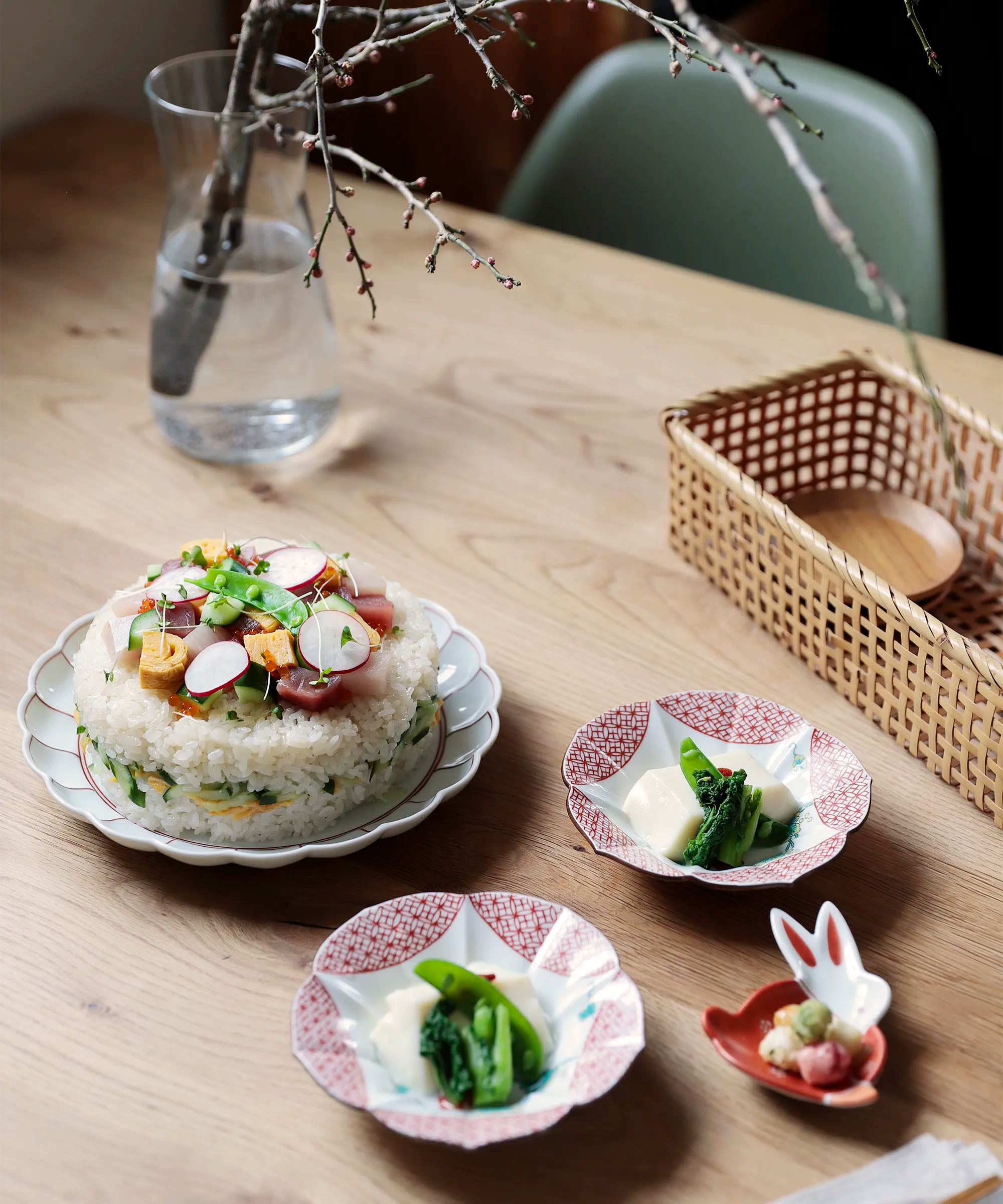 桃の節句。ハレの日の赤絵のうつわ。- 有田焼(ありたやき)の専門通販