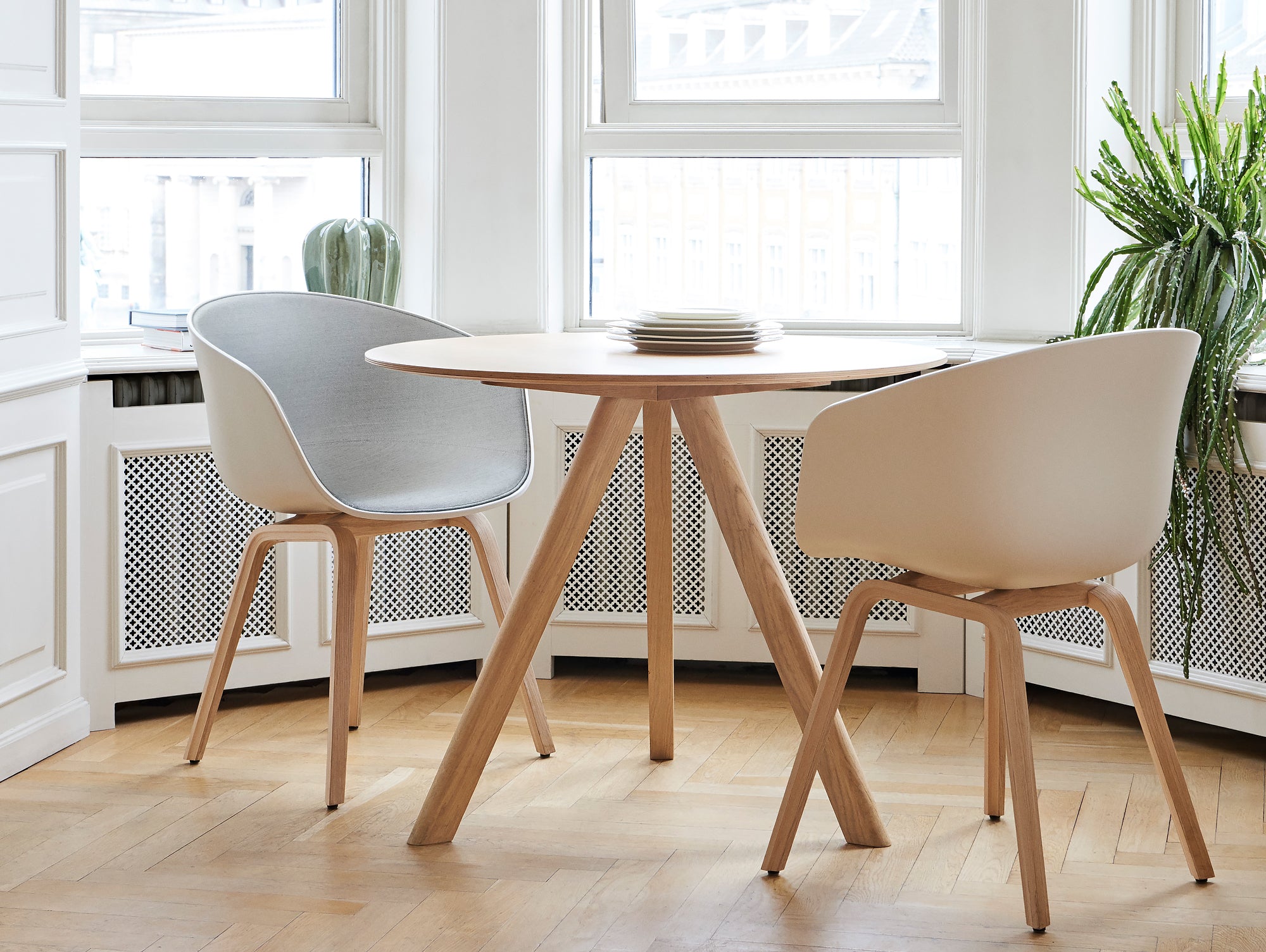 Copenhague Round Dining Table CPH 20 by HAY – Really Well Made