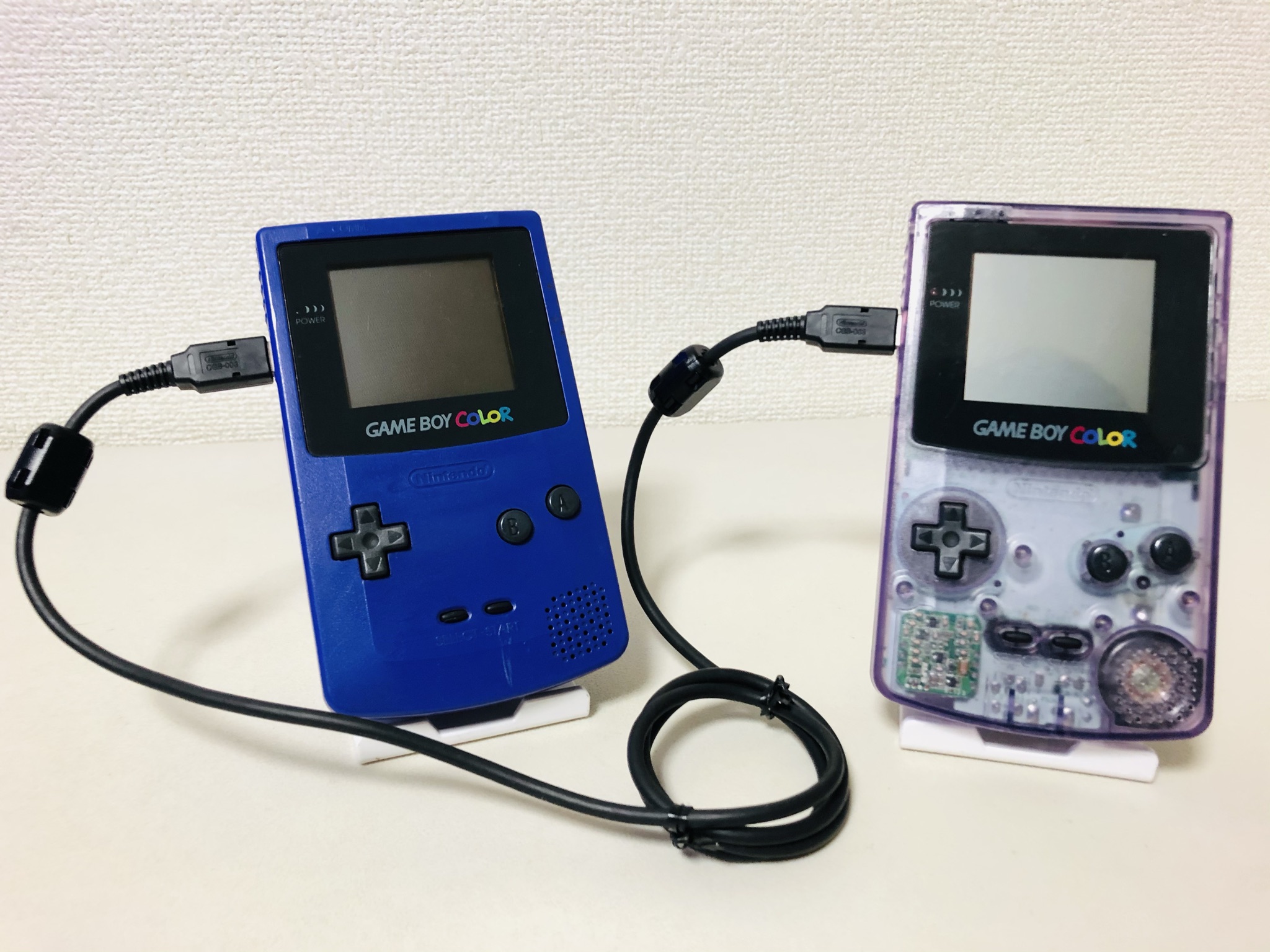 ゲームボーイカラー(GAMEBOY COLOR)で遊ぶのに必要なものは？付属品