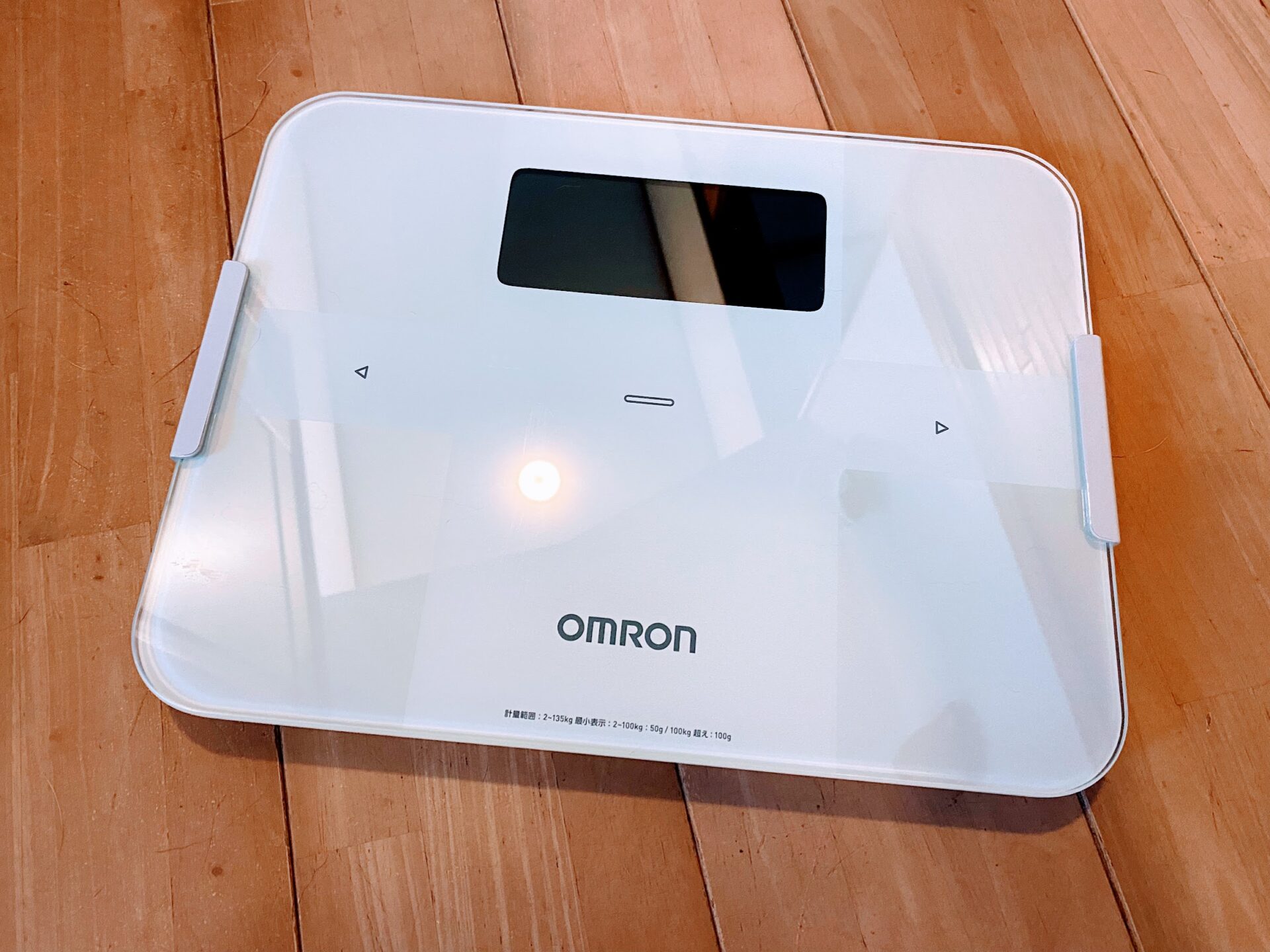 乗るだけで自動認識＆スマホ連携が可能な体重体組成計 KaradaScan KRD