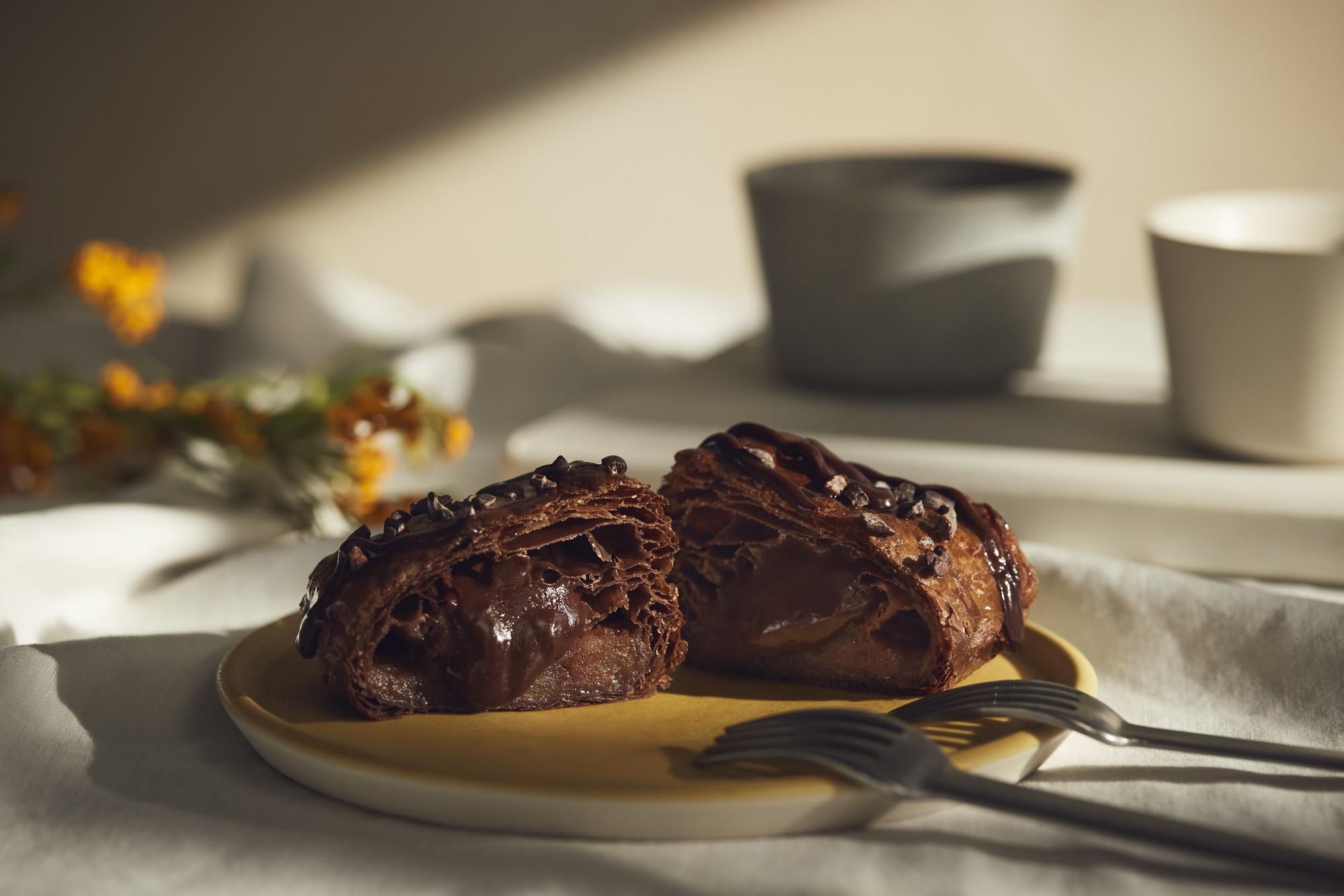 バレンタイン期間限定商品 「焼きたてトリプルチョコレートアップル