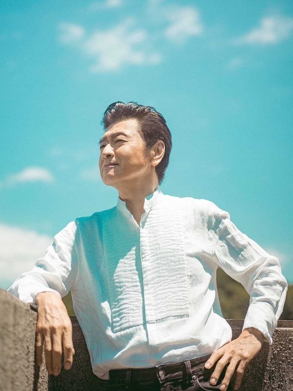 桑田佳祐、ソロ活動35周年イヤー特設サイトが開設。本日6/25はサザン