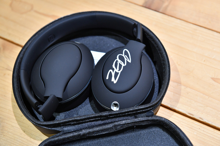 ZEDD（ゼッド）監修の高解像度リスニングヘッドフォンDouble Zero 001