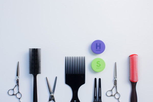 美容室で美容師が使う道具には何がある？必要な物品と便利なシステムを