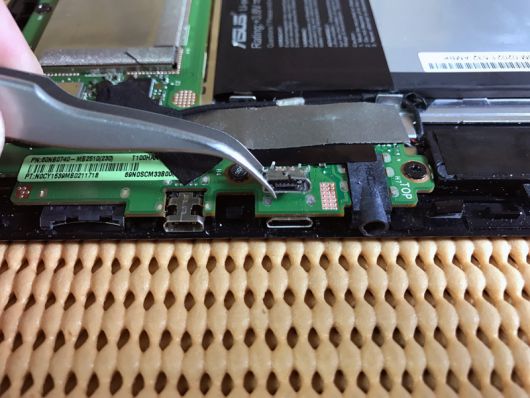 ASUS T100 充電ができなくなった MicroUSBポート交換修理しました