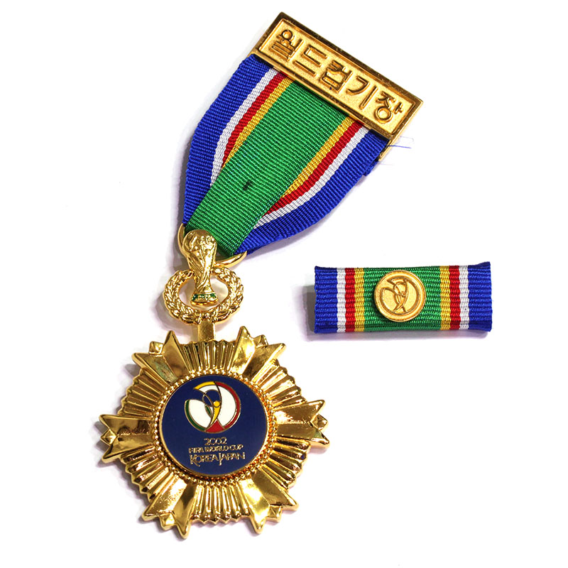 2002年 日韓ワールドカップ大会記念徽章とバッチ | 収集ワールド