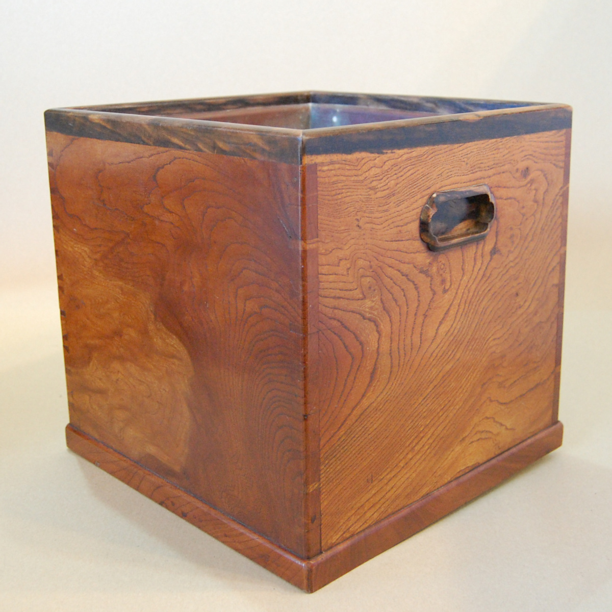 火鉢と炭道具の販売 骨董 斎明堂 / 欅箱火鉢