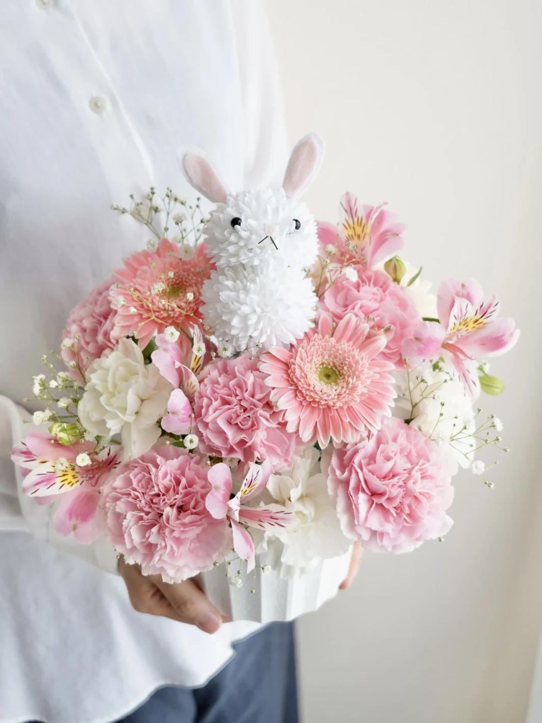 うさぎのアニマルアレンジ ピンク S｜フラスタ・楽屋花のSakaseru