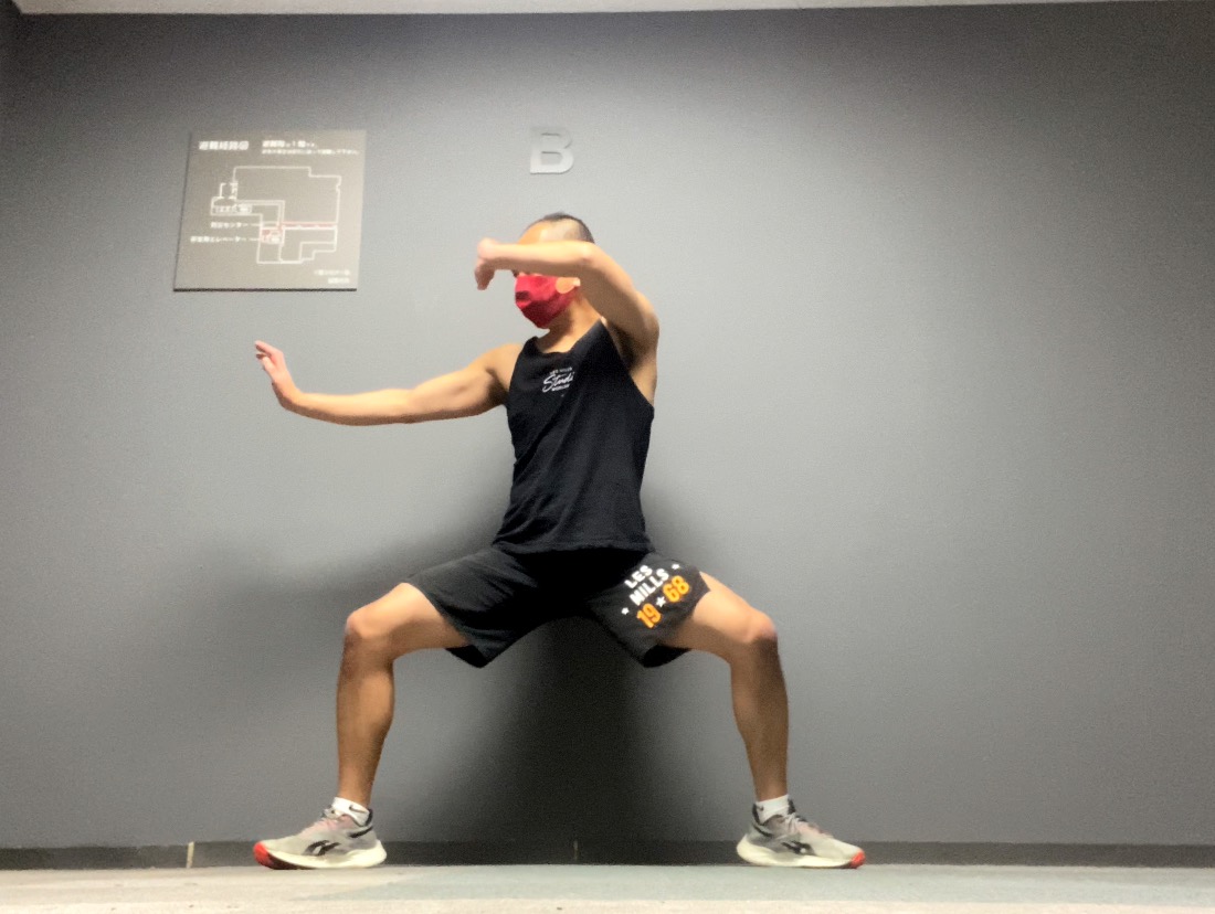 ボディコンバット5-1 ウォーミングアップはカタとハンマーパンチがポイント