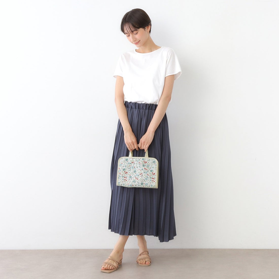 ローラ アシュレイ LAURA ASHLEY ロサ サンクタ柄 スパバッグ （ブルー