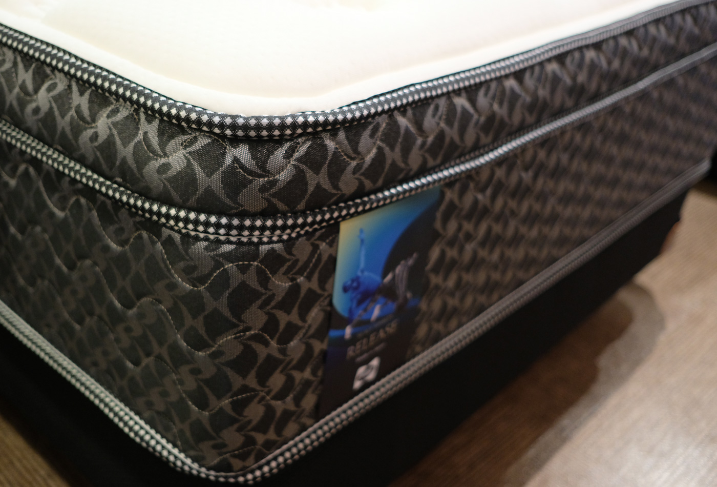 リリース シーリースポーツマットレス｜Sealy（シーリー）公式