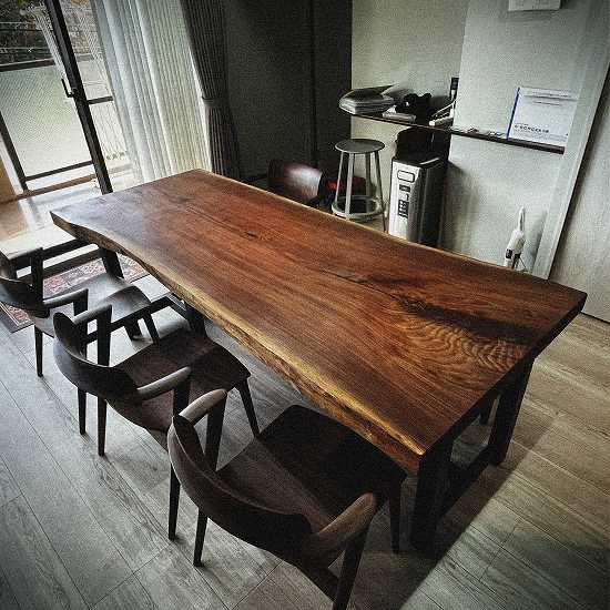 世界三大銘木・ウォールナットの魅力が光る一枚板テーブル | 一枚板