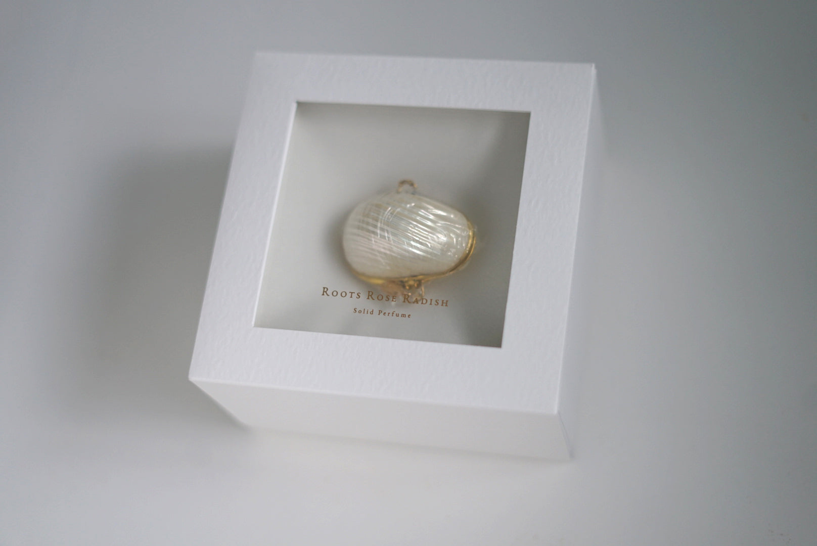 ROOTS ROSE RADISH ソリッドパフューム J〈ローズフランキンセンス