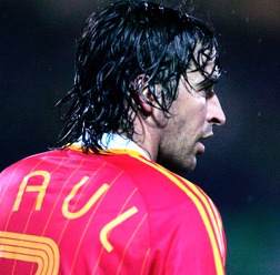 スペインの至宝FWラウール、引退表明「サッカーは人生の一部」 | CYCLE