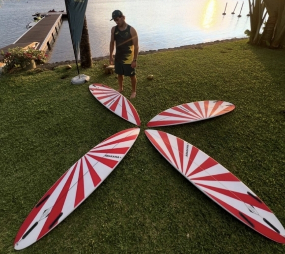 写真】豪サーフィン代表ジャック・ロビンソンの旭日旗模様サーフボード