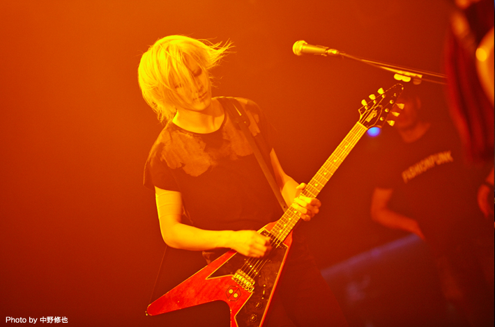 女王蜂 緊急事態 手紙版 赤 女王蜂 『緊急事態(オフィシャル・リリック