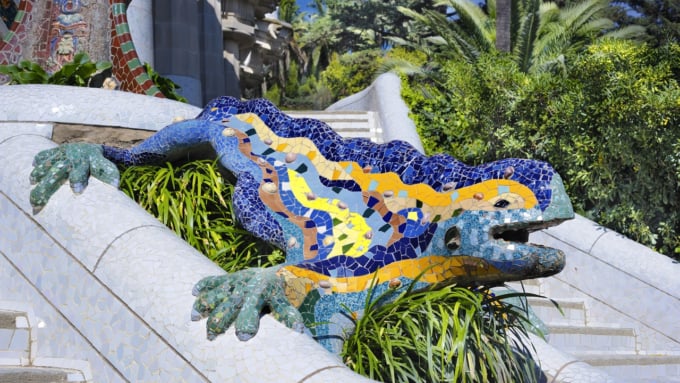 ガウディの夢と希望が詰まった「グエル公園」を遊びつくそう