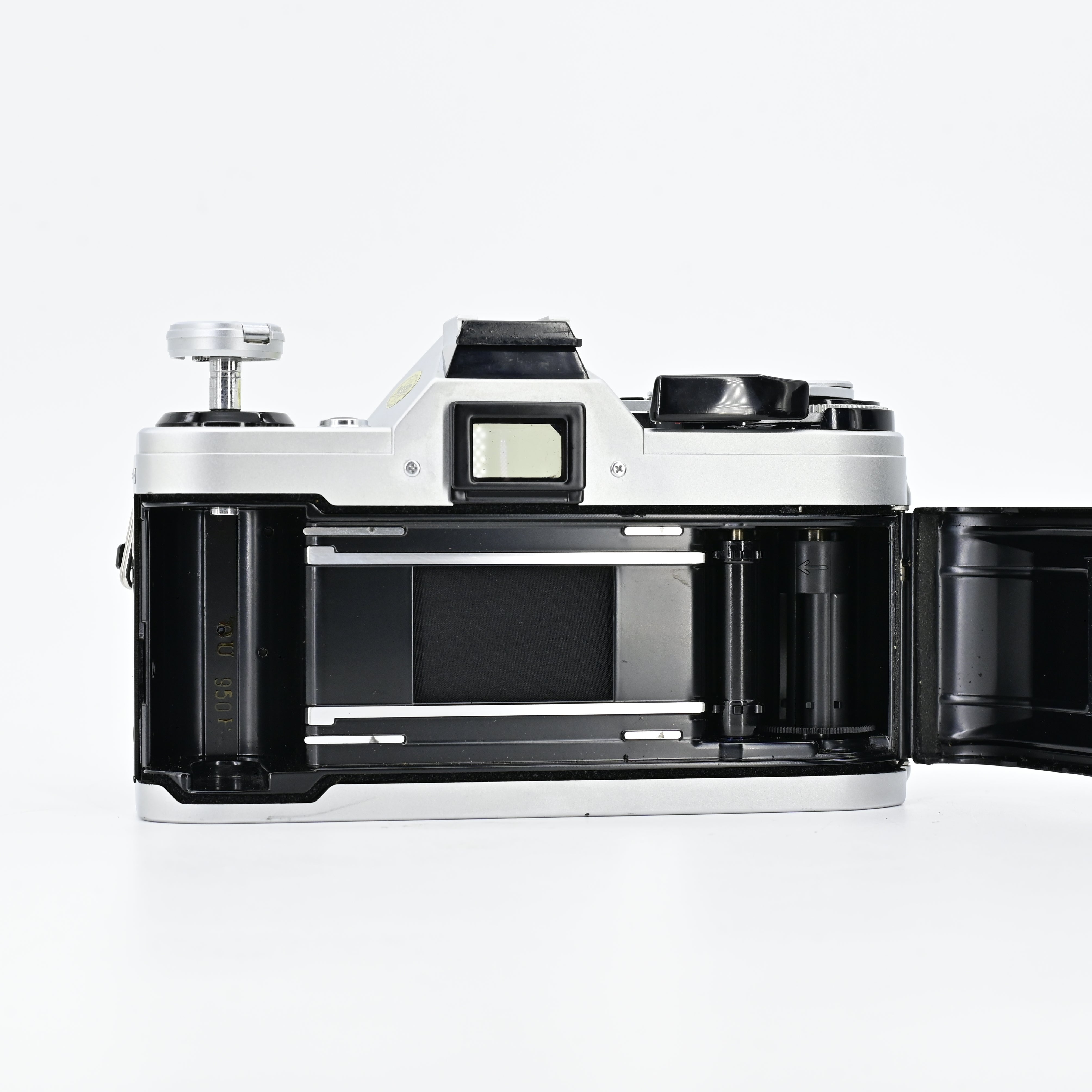 Canon AE1 + FD 50mm F1.8 Lens – SHOWA