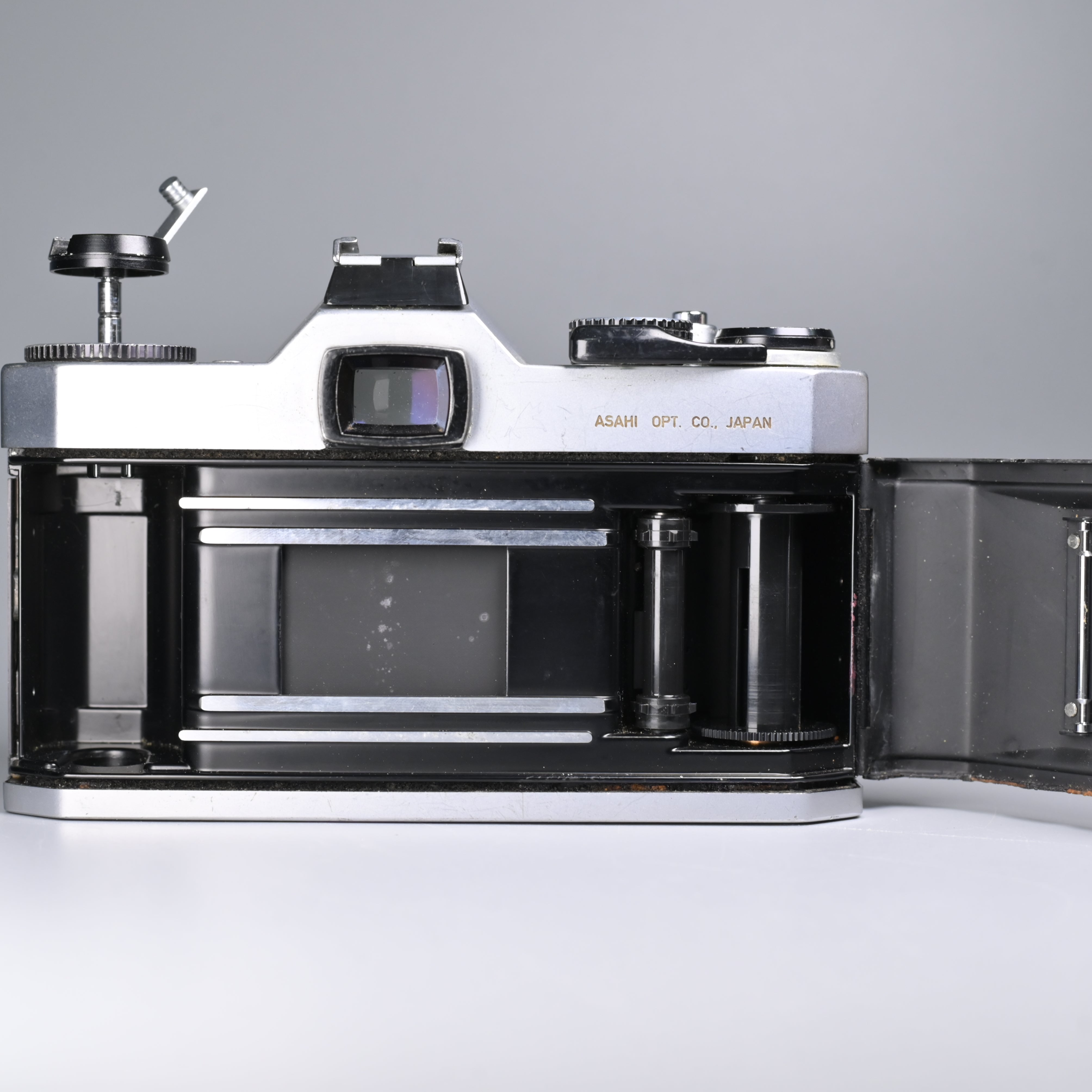 Pentax KM + SMC Pentax-M 50mm F1.4 Lens [READ] – SHOWA