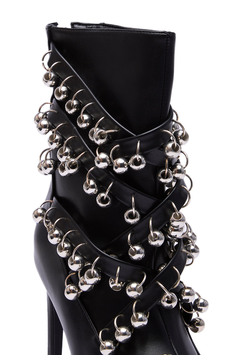 AZALEA WANG HECATE BLACK METAL – AKIRA