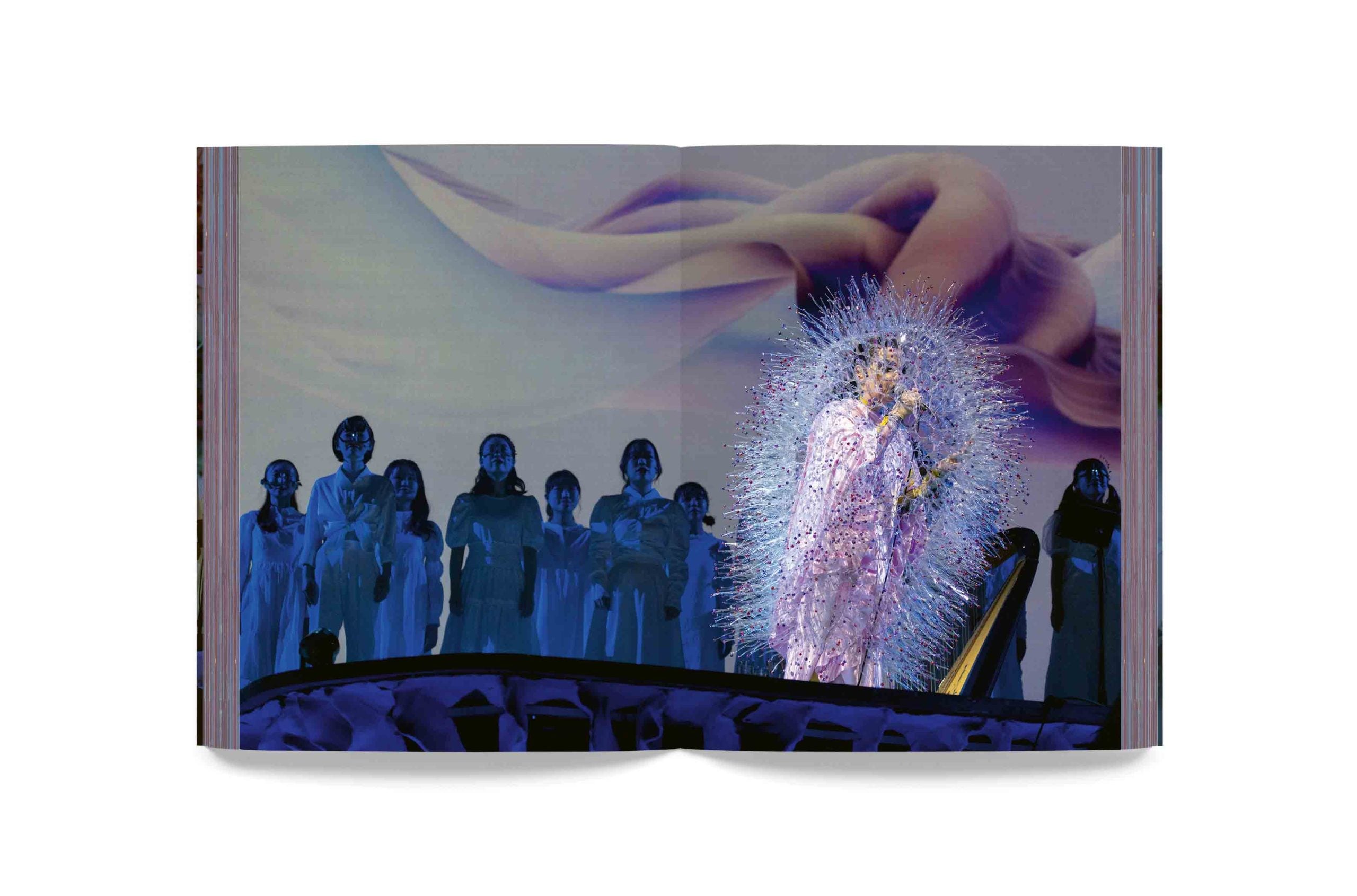 bjork_cornucopia_book_16-