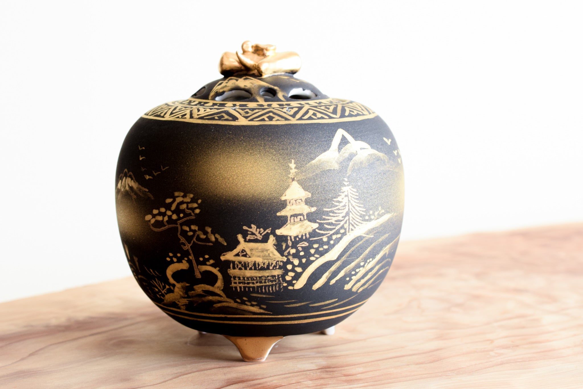 生産終了】3.5号香炉 ダマシン山水 – Juttoku.